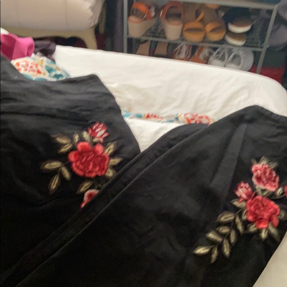 Blk Denim pants with embroidery